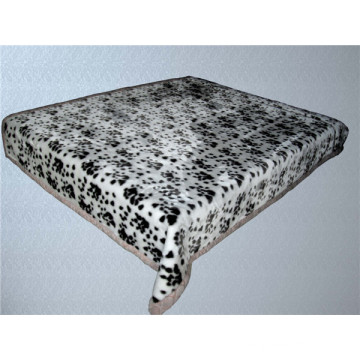 Леопардовый принт и резное дешевое одеяло из полиэфира